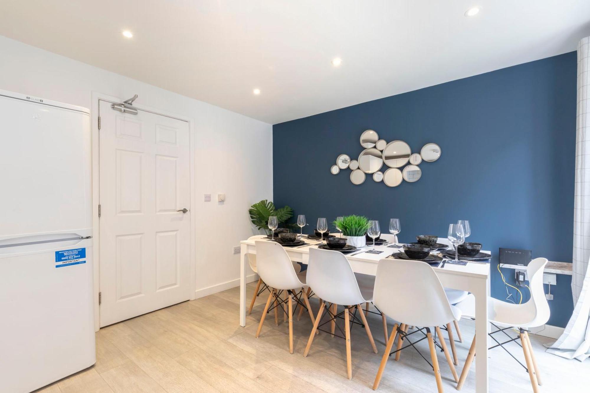 Modern Four Bedroom Four Bathroom Home Cheltenham Exterior foto