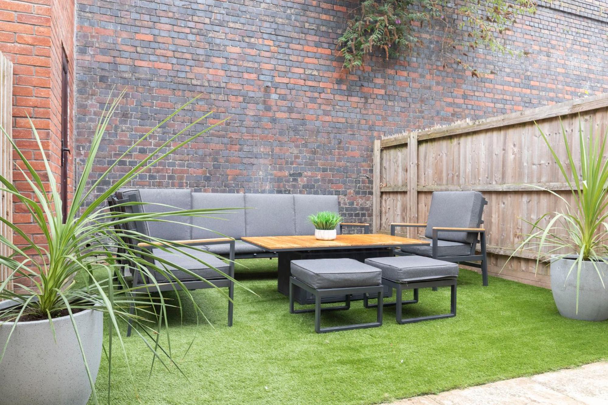 Modern Four Bedroom Four Bathroom Home Cheltenham Exterior foto